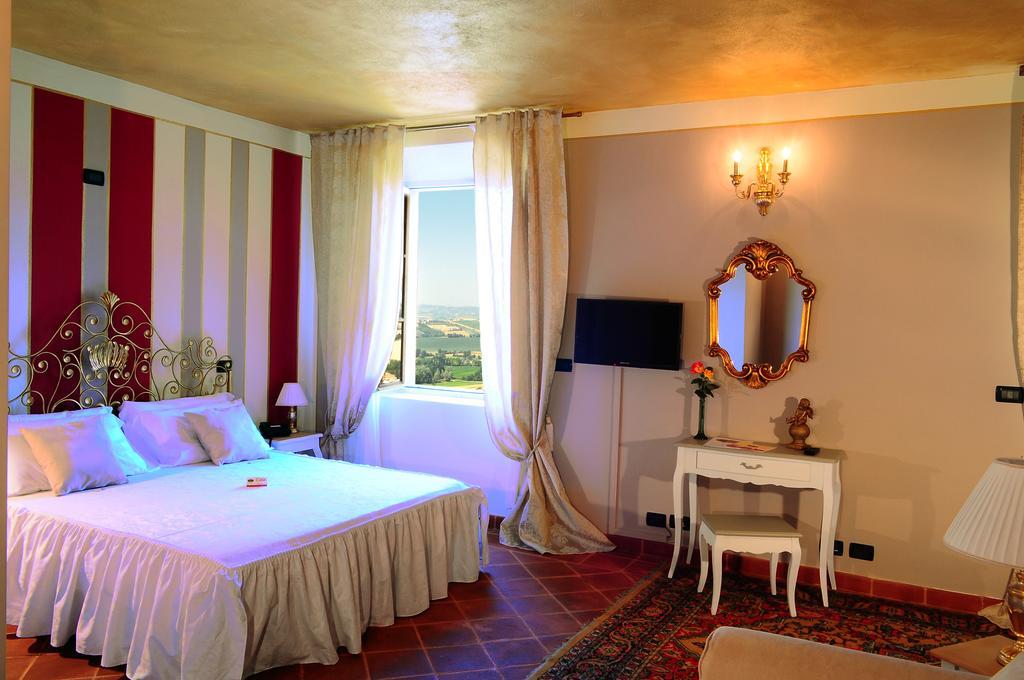 La Foresteria Del Castello - Wellness Hotel In Dimora Storica CastellʼAlfero Zimmer foto