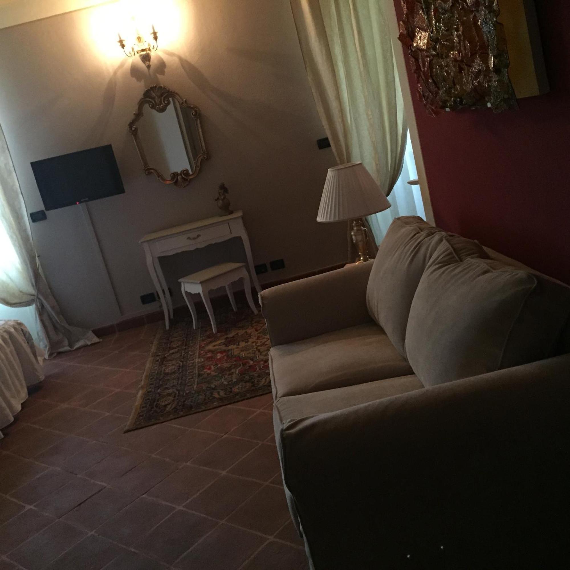 La Foresteria Del Castello - Wellness Hotel In Dimora Storica CastellʼAlfero Zimmer foto
