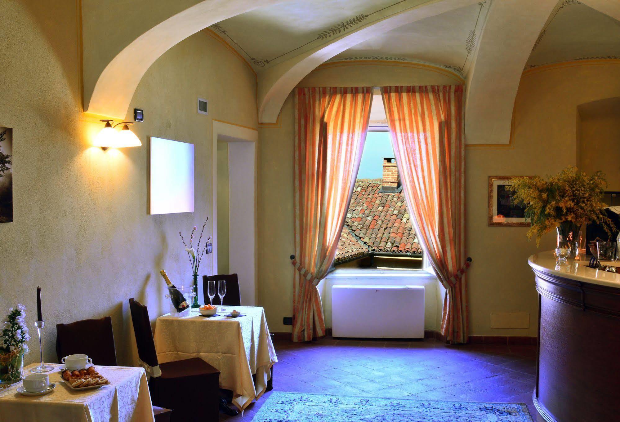 La Foresteria Del Castello - Wellness Hotel In Dimora Storica CastellʼAlfero Exterior foto
